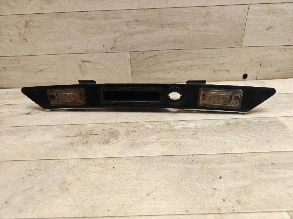 Trunk door license plate light bar – Audi A6 Allroad C6 (2006-2011)