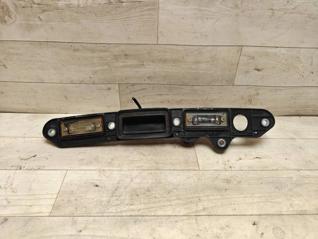 Trunk door license plate light bar – Volkswagen Touran I (2003-2010)
