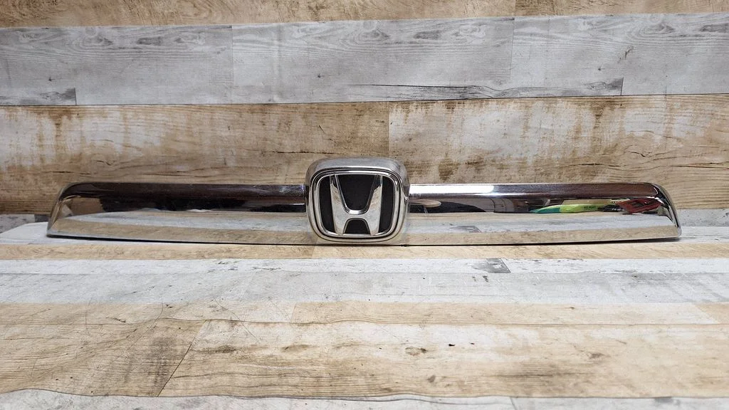 Trunk door license plate light bar 74890