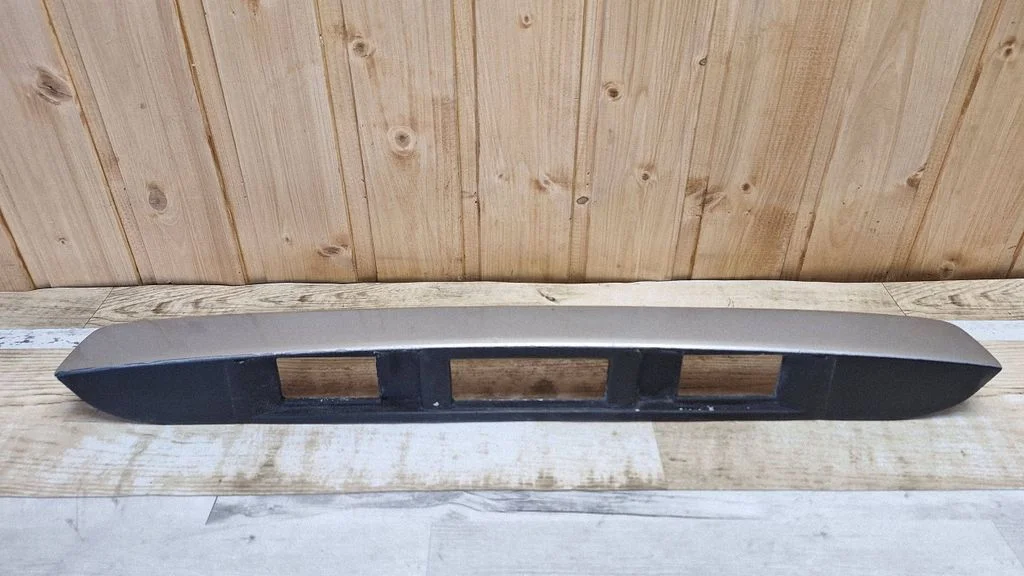 Trunk door license plate light bar 3M71A43404BF