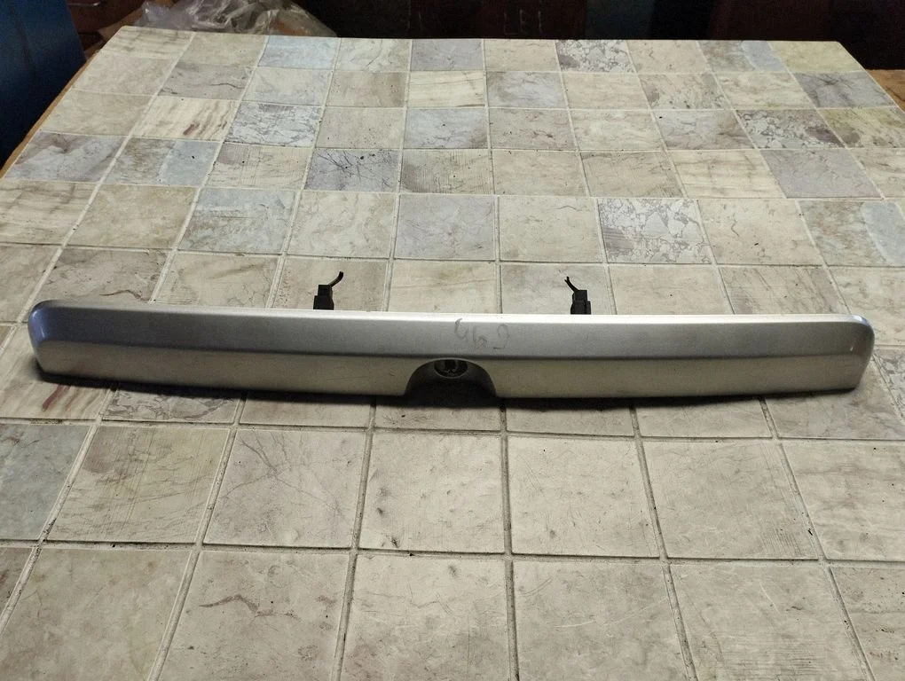 Trunk door license plate light bar – Opel Astra G (1998-2009)