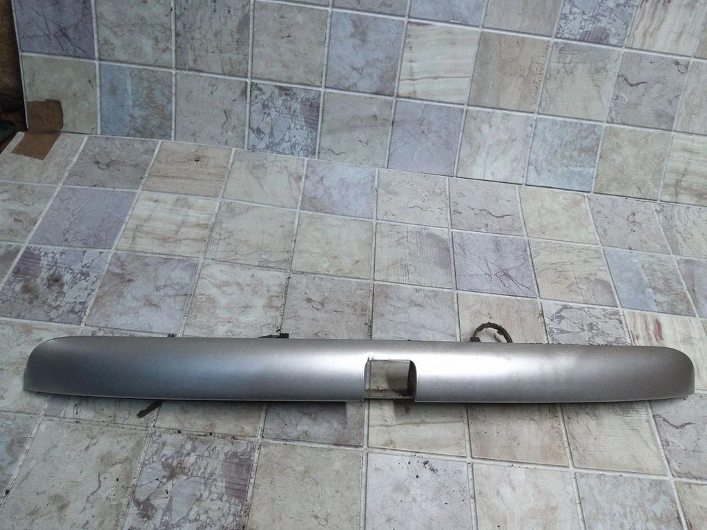 Trunk door license plate light bar 90464809