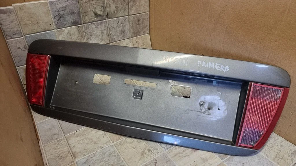 Trunk door license plate light bar 90810AU400