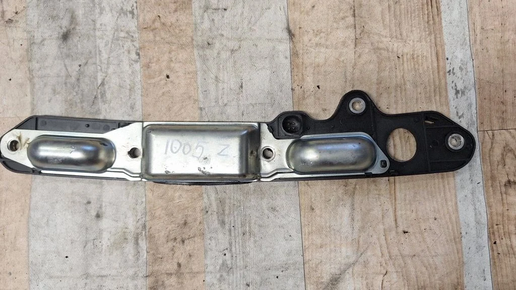 Tagaluugi numbrivalgustuse liist – Volkswagen Touran I (2003-2010)