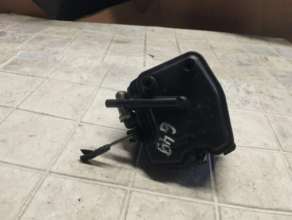 Obudowa filtra paliwa – Ford Focus C-MAX (2003-2010)