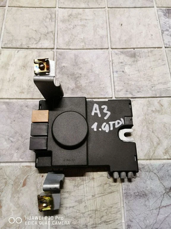 Antenas vadības bloks 8P3035225