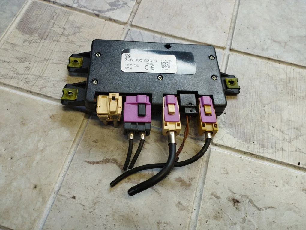 Antenna control unit – Volkswagen Touareg I (2002-2010)