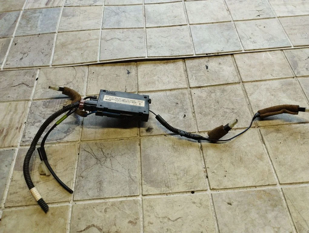 Antenna control unit – Honda Accord (2003-2007)