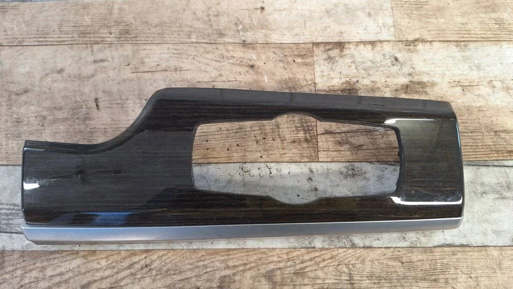 Armatuurlaua viimistlus – BMW 7-seeria F01 F02 F03 F04 (2008-2016)