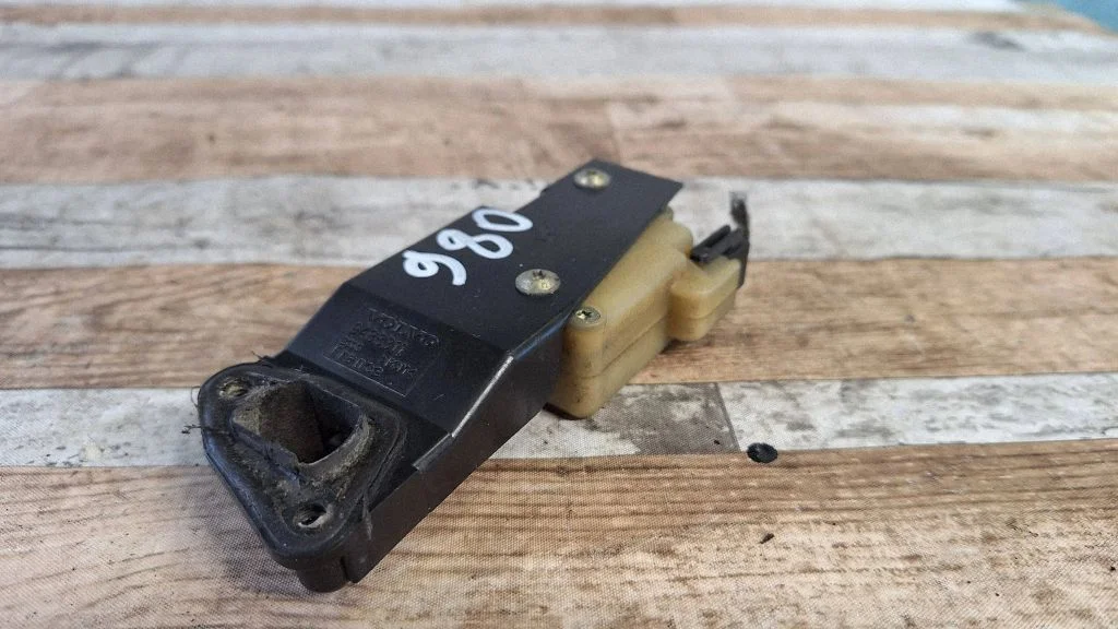 Fuel tank cap lock motor – Volvo V70 (2000-2004)
