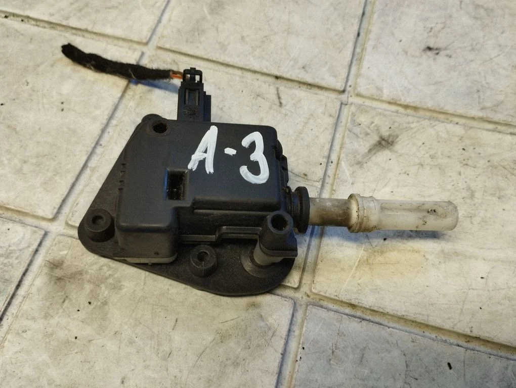 Fuel tank cap lock motor – Audi A3 S3 8P (2003-2012)