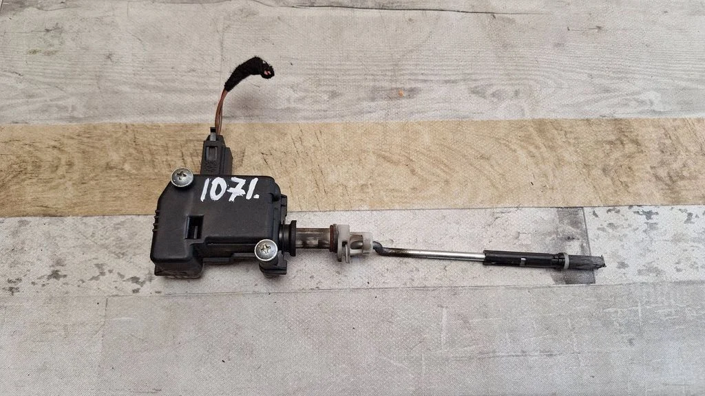 Fuel tank cap lock motor 3B0810773D
