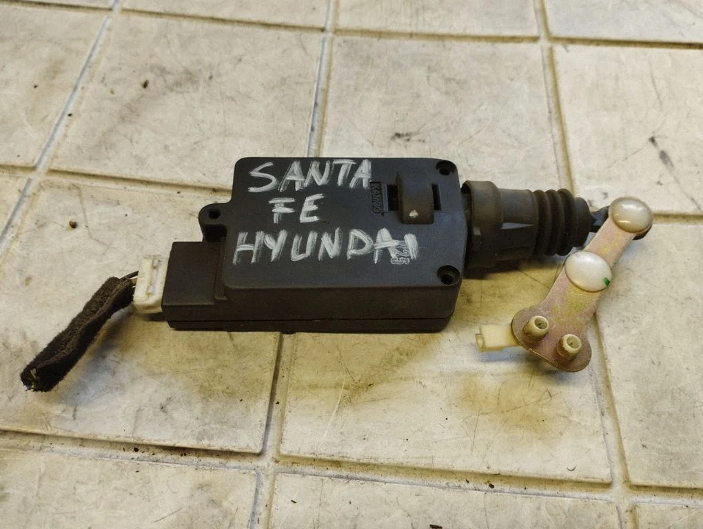 Fuel tank cap lock motor