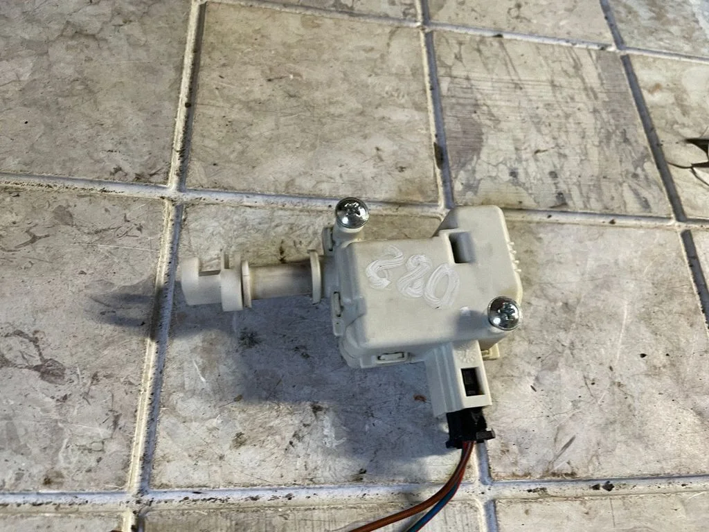 Fuel tank cap lock motor 1T0810773