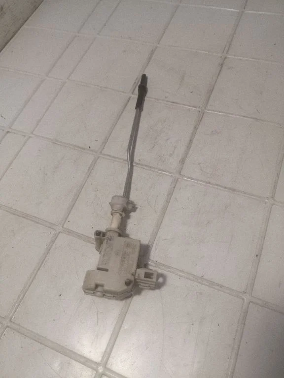 Kütusepaagi korgi luku mootor 1K6610773