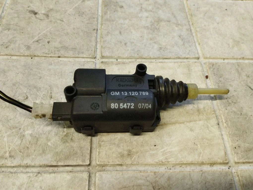 Fuel tank cap lock motor 13120789