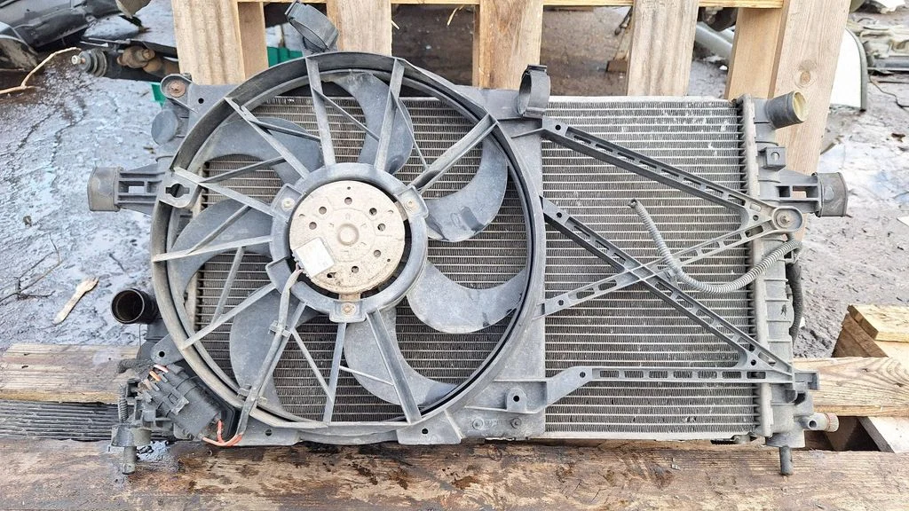 Radiatoru komplekts – Opel Astra H (2004-2012)
