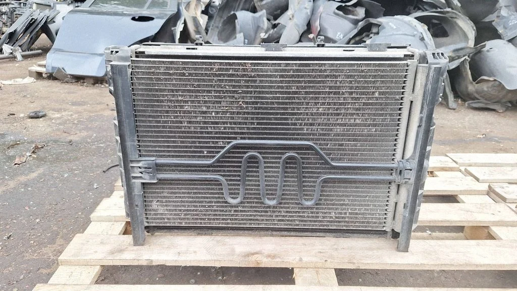 Radiatoru komplekts – BMW 1. sērija E81 E87 (2004-2011)