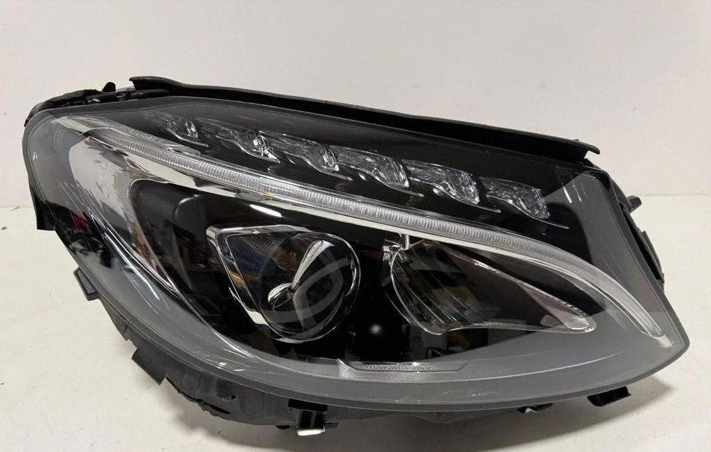 Esituli – Mercedes-Benz C-klass W205 (2014-2021)