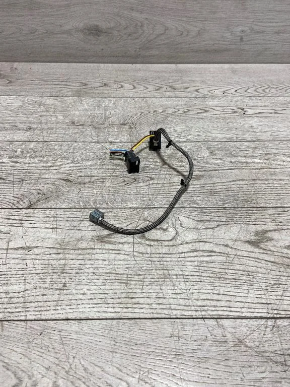 Esitule(de) juhtmestik – BMW 3-seeria F30 F35 F31 (2012-2018)