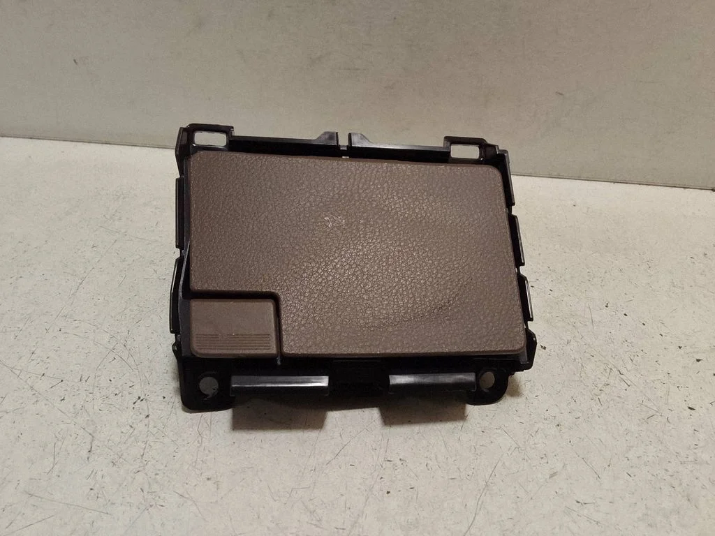 Armatuurlaua panipaik – Lexus ES VII XZ10 (2018-2021)