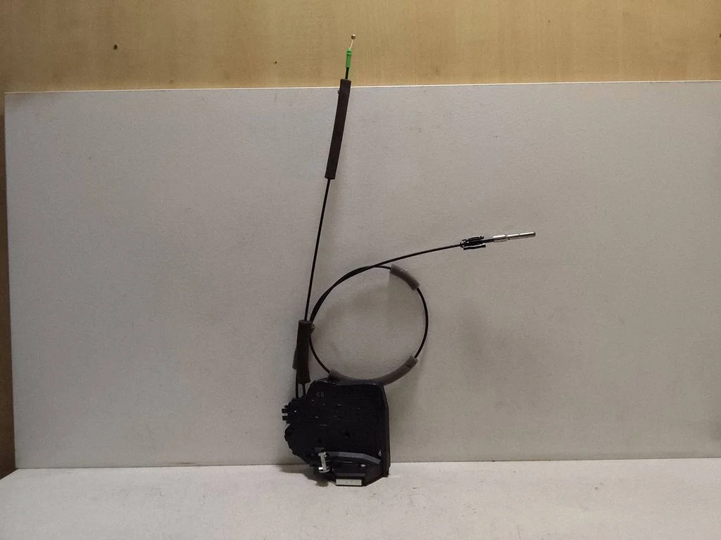 Rear door lock 9112704