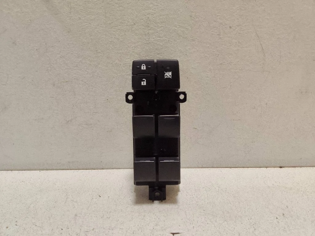 Electric window control switch 8404031190