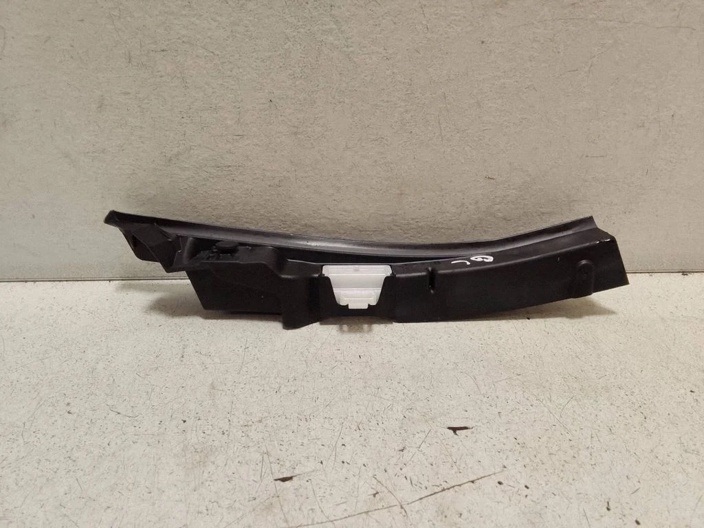 Other rear door trim element – left