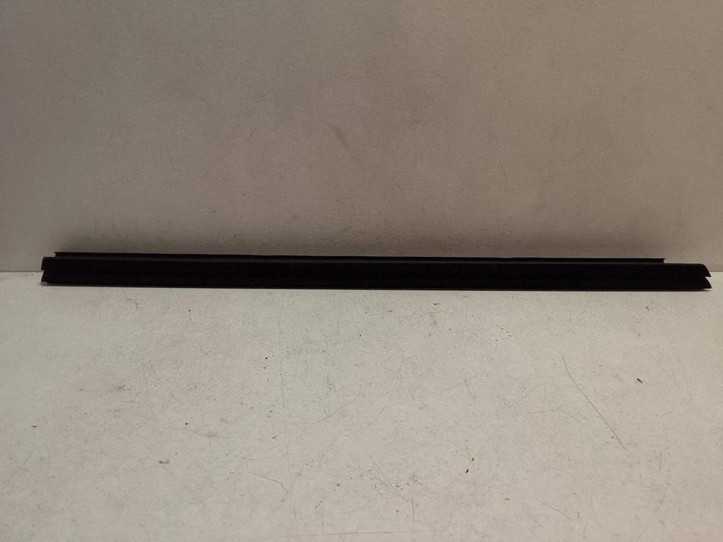 Front door glass trim molding – right