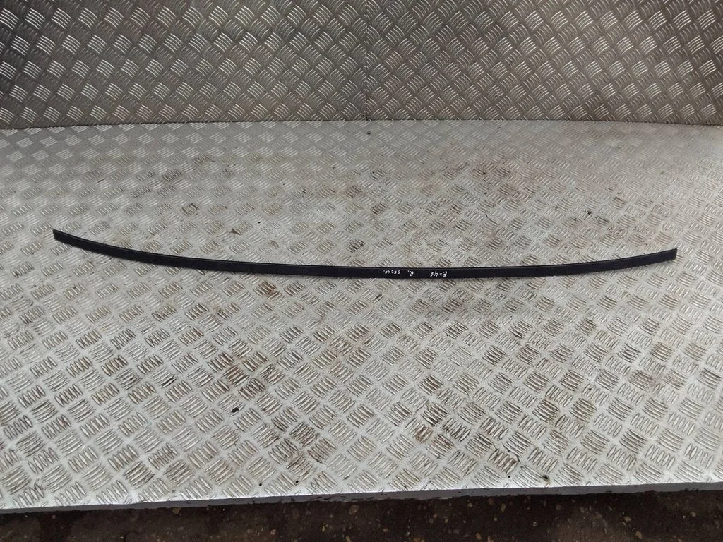 Roof trim bar molding cover – right