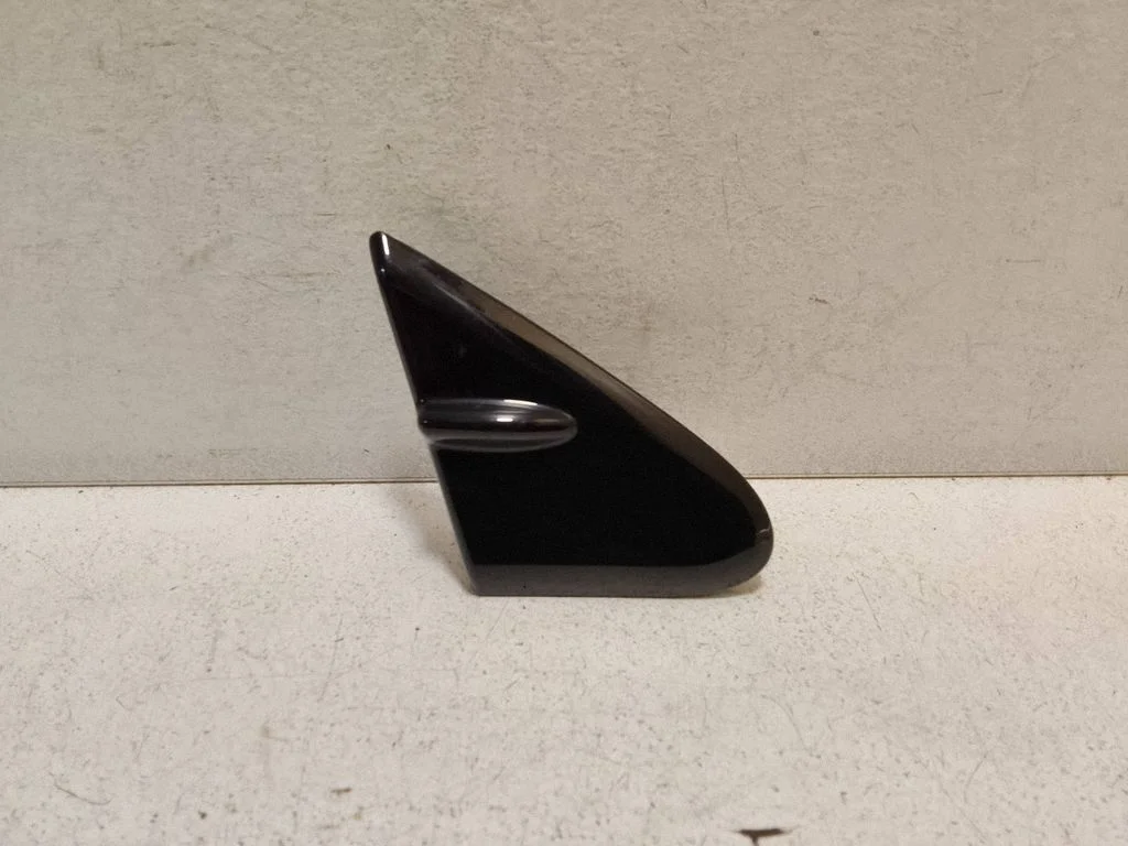 Other front door trim element – right