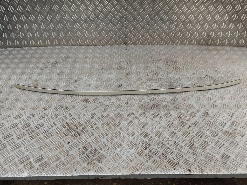 Katuse liist „molding" – vasak