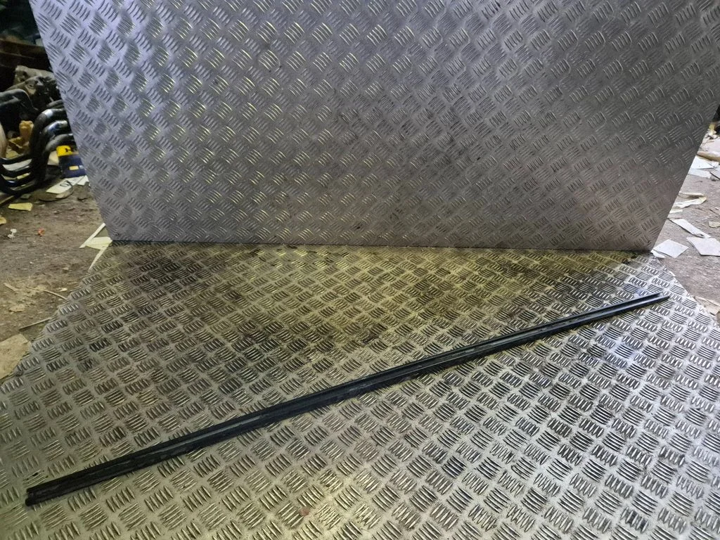 Jumta apdares līste „moldings" – labā