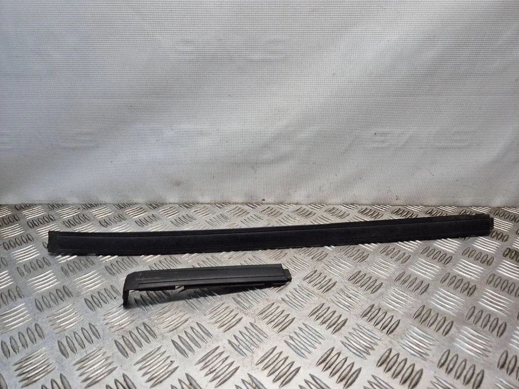 Jumta apdares līste „moldings" – labā