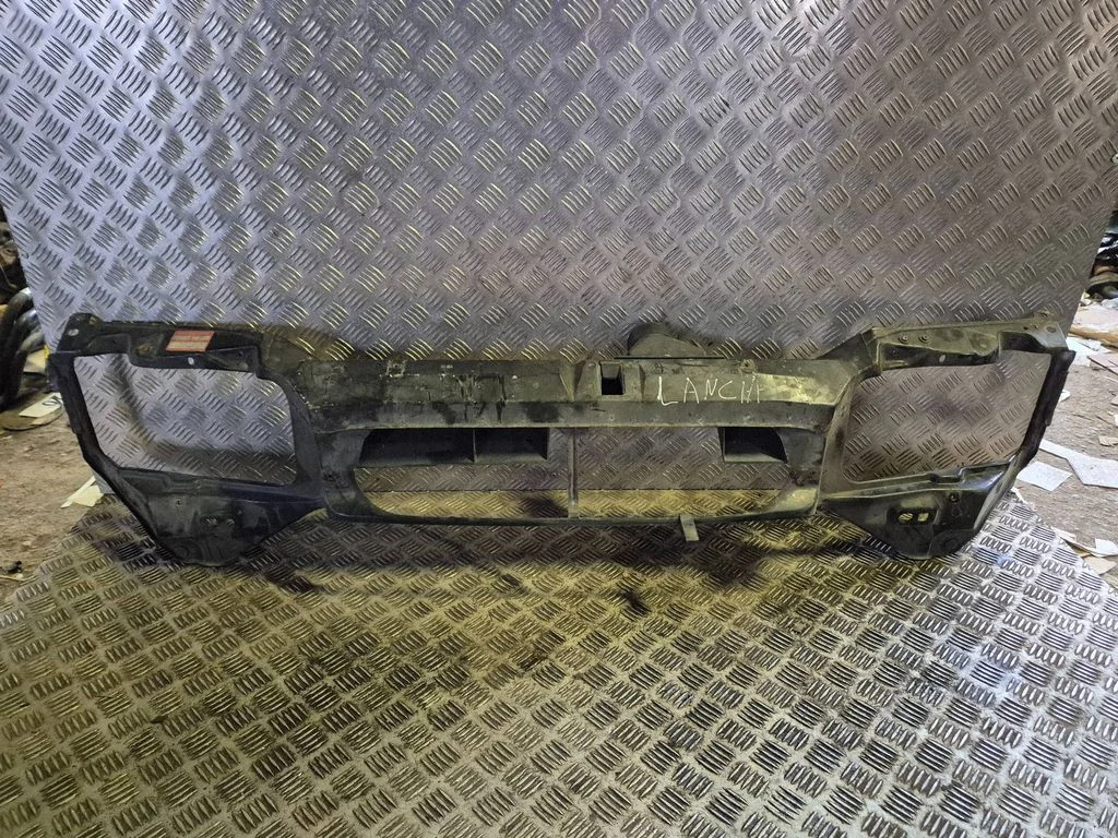 Radiatoru paneļa augšējā daļa