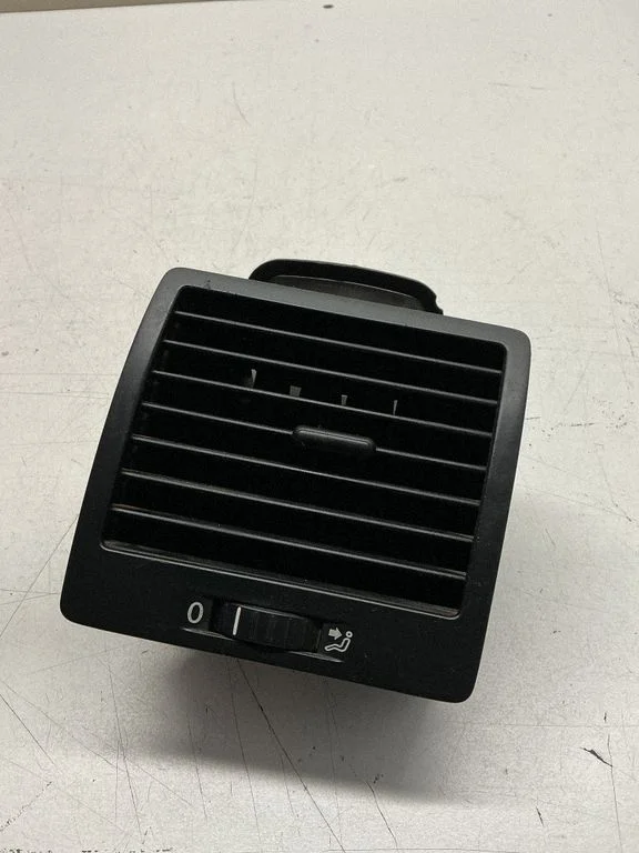 Dashboard side air vent grill/cover trim – Volkswagen Multivan T5 (2003-2015)