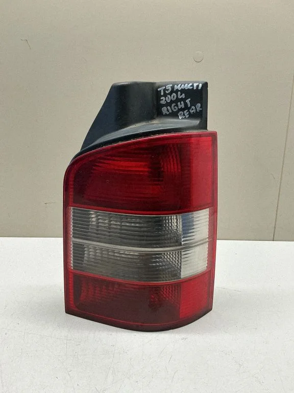Lampa tylna w błotniku 7H5945258A