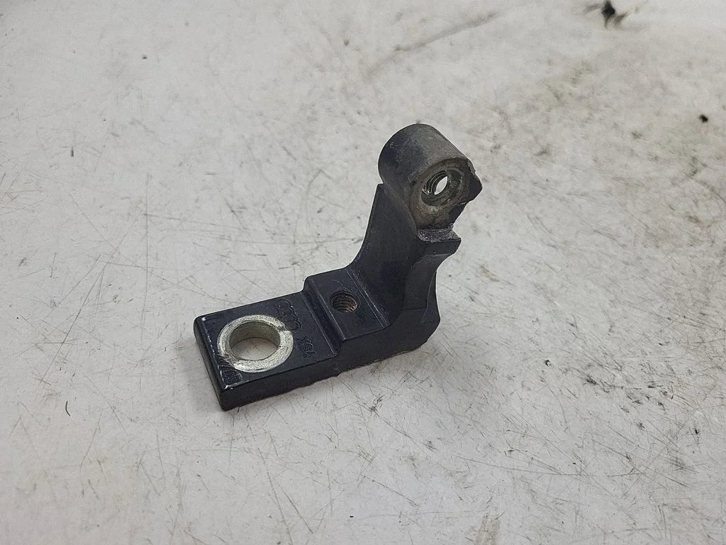 Rear door upper hinge – rear right