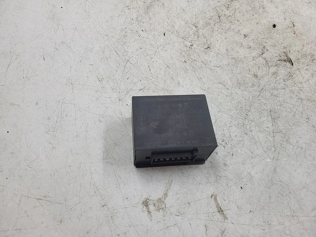 Haakekonksu juhtplokk – Audi A4 S4 B7 8E 8H (2005-2008)