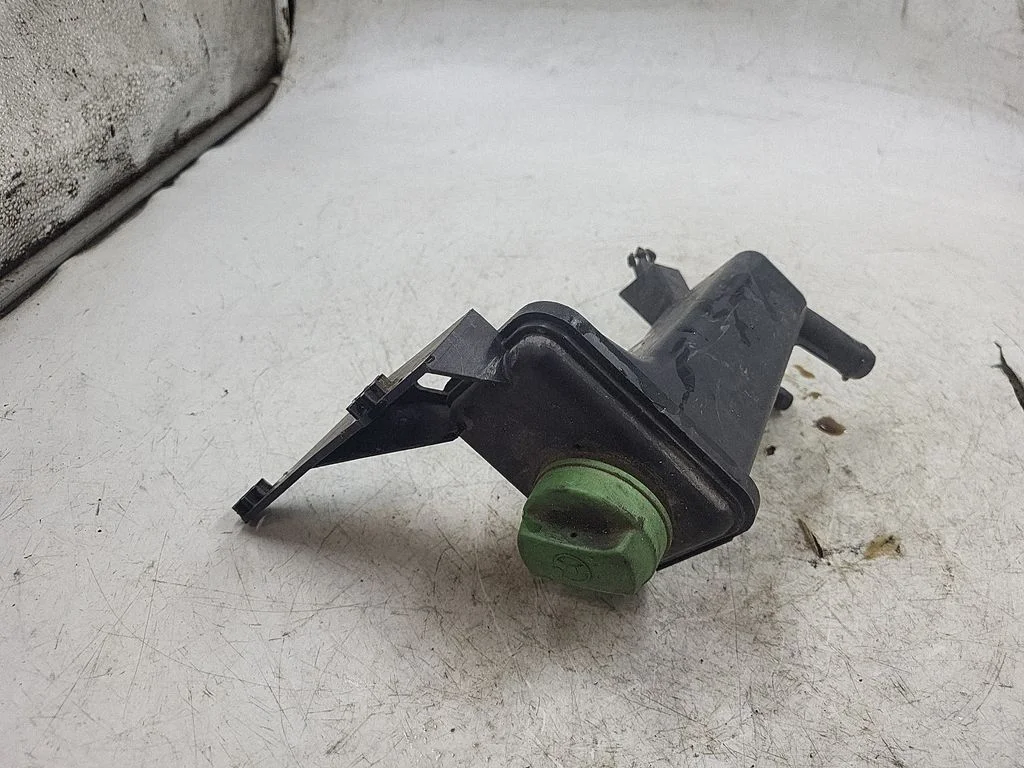 Power steering fluid tank/reservoir 3B0422371