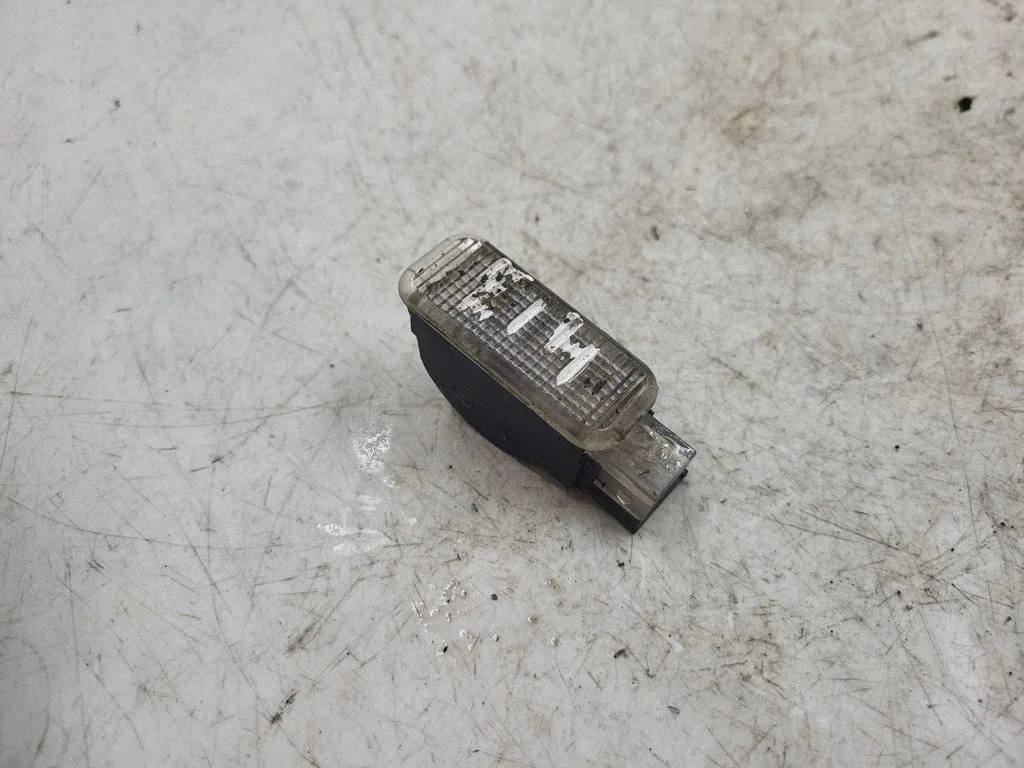 Cits salona lukturis 3B0947415B