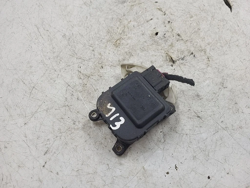 Gaisa aizvara motoriņš/aktuators 8D1820511E