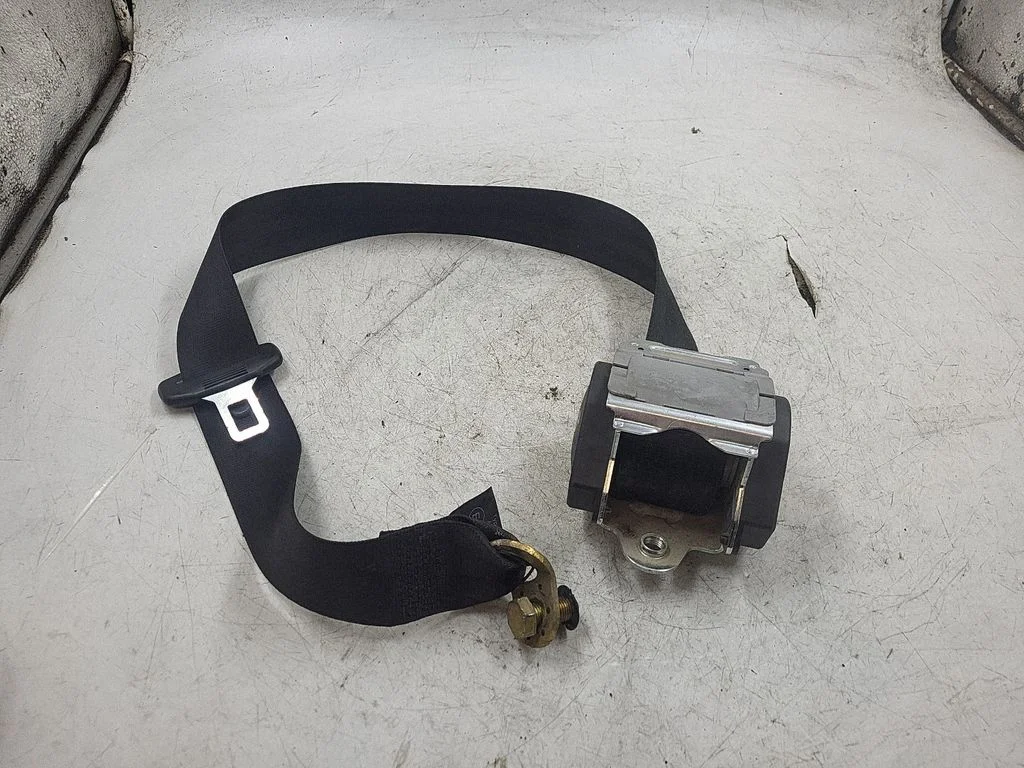 Rear seatbelt 8E5857805D