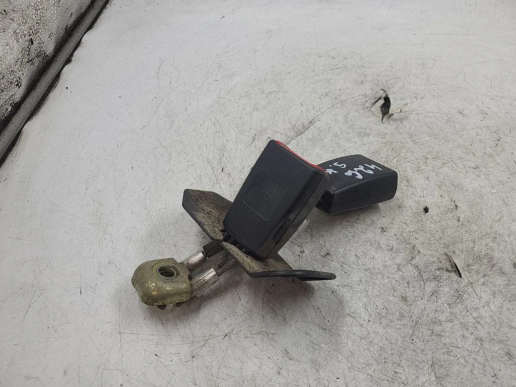 Keskmise turvavöö pannal (tagumine) 8E085773901C