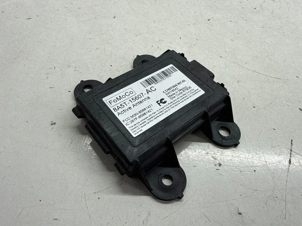 Aerial antenna amplifier 8A5T15607AC