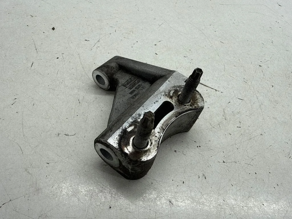 Driveshaft support bearing bracket – Ford Explorer V (2011-2019)
