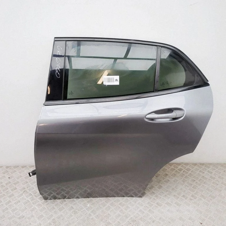 Aizmugurējās durvis A1567300105