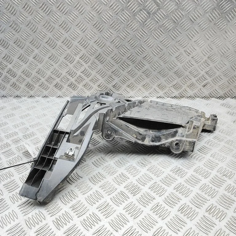 Priekšējā bampera turētājs 14A807161B