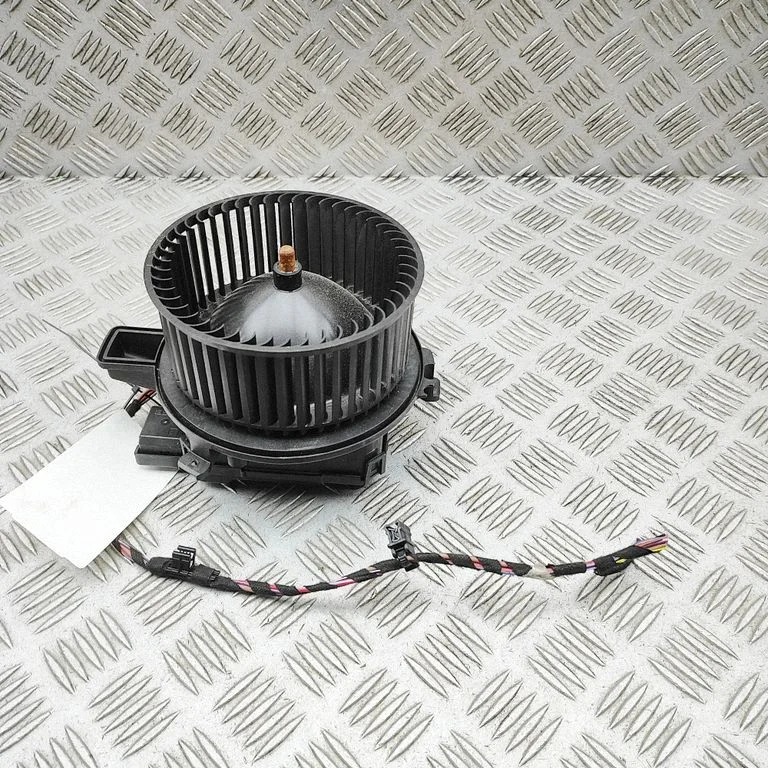 Krāsniņas ventilators/pūtējs – Audi Q5 SQ5 FY (2017-2025)