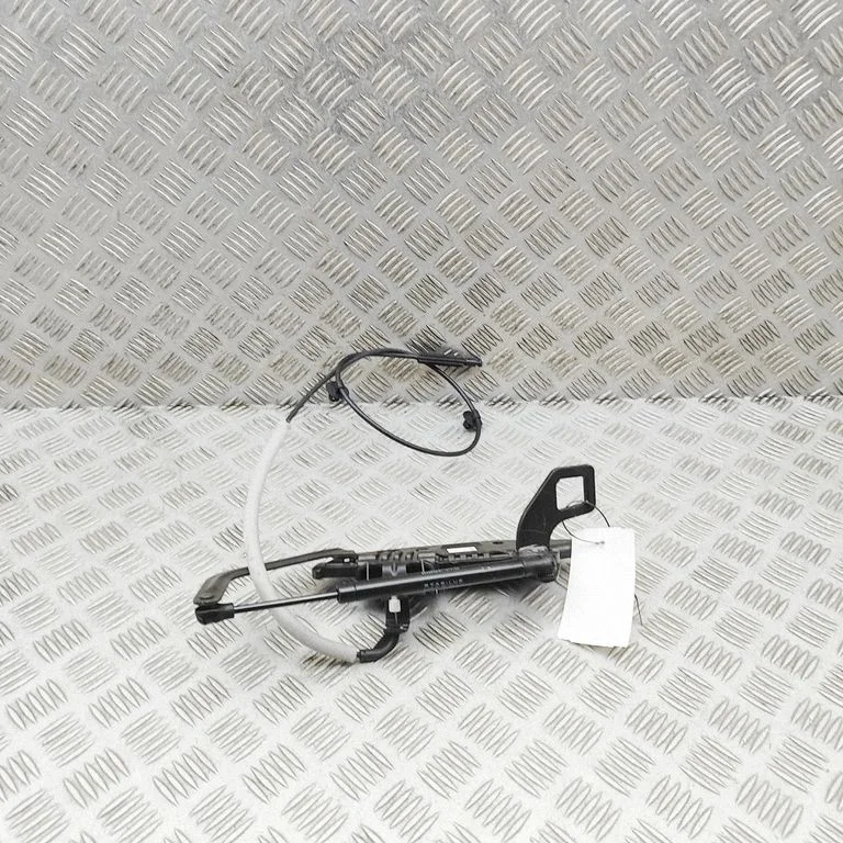 Rear seat headrest 8530020